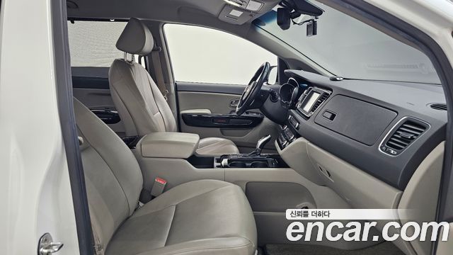 Kia Canival 2018 — photo 17