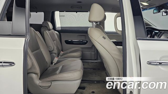 Kia Canival 2018 — photo 18