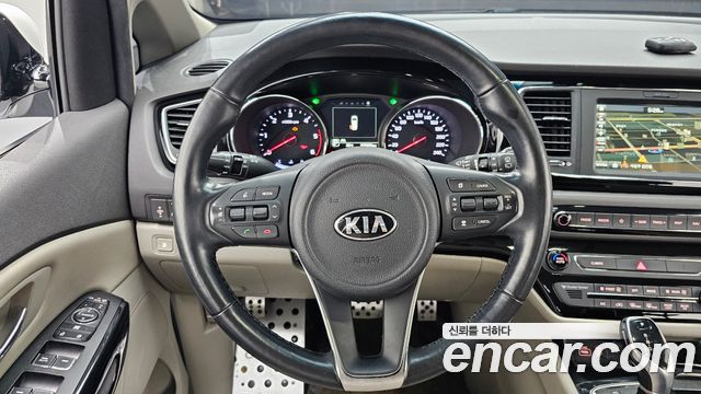 Kia Canival 2018 — photo 19