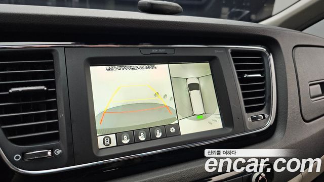 Kia Canival 2018 — photo 21