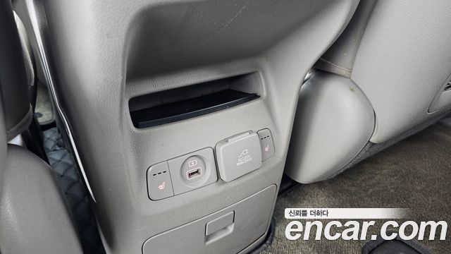Kia Canival 2018 — photo 24