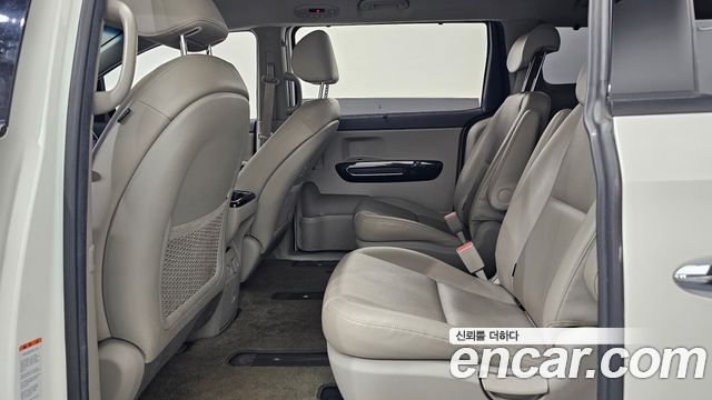Kia Canival 2018 — photo 16