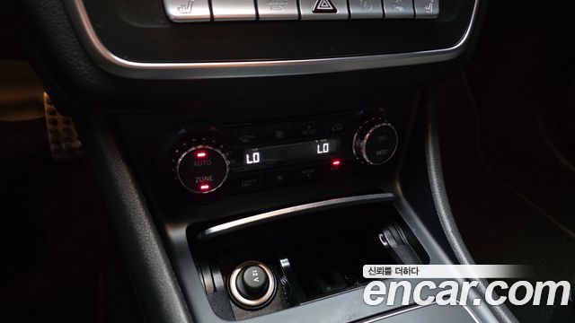 Mercedes-Benz CLA-Class 2019 — photo 23