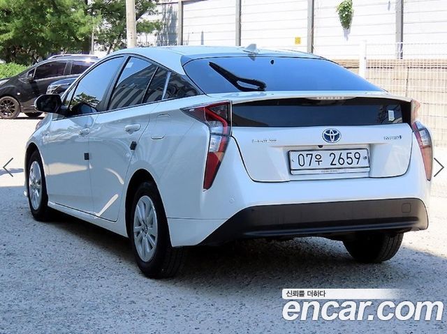 Toyota Prius 2018 — photo 3