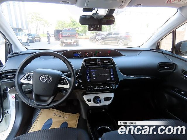 Toyota Prius 2018 — photo 7