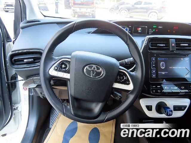 Toyota Prius 2018 — photo 8