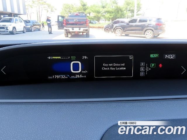 Toyota Prius 2018 — photo 9