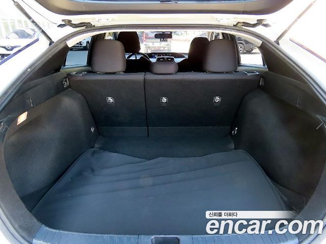 Toyota Prius 2018 — photo 16