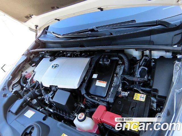 Toyota Prius 2018 — photo 17