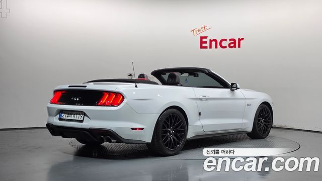 Ford Mustang 2022 — photo 2