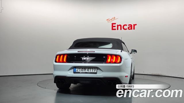 Ford Mustang 2022 — photo 4