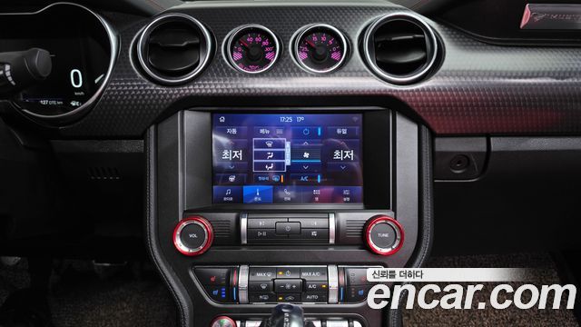 Ford Mustang 2022 — photo 17