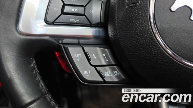 Ford Mustang 2022 — photo 21