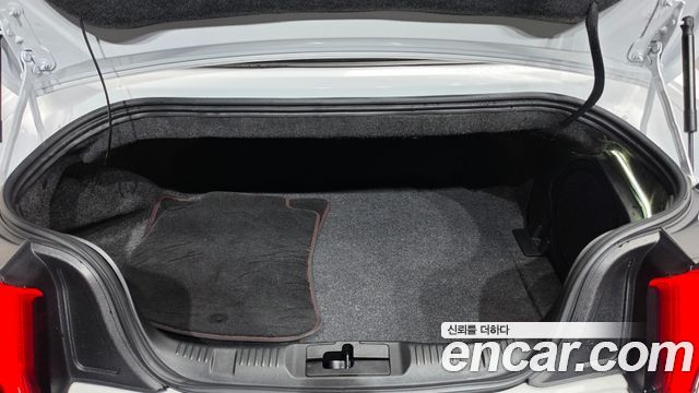 Ford Mustang 2022 — photo 22