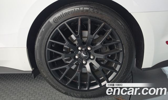 Ford Mustang 2022 — photo 7