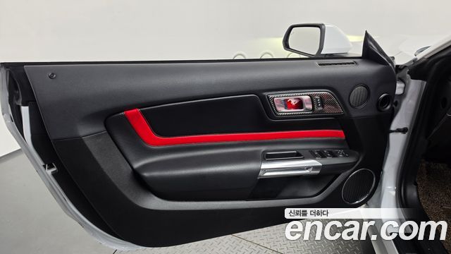 Ford Mustang 2022 — photo 14