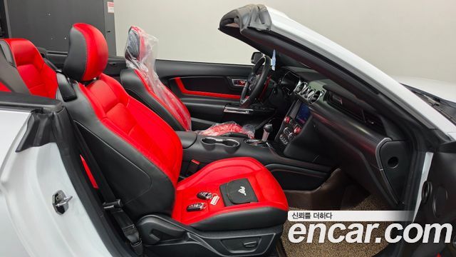 Ford Mustang 2022 — photo 16