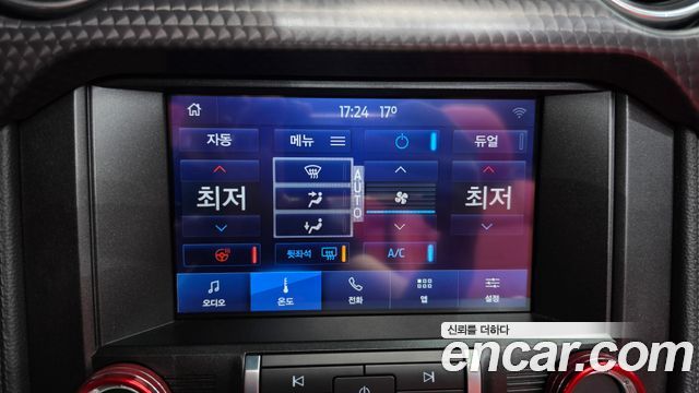 Ford Mustang 2022 — photo 30