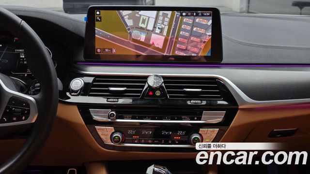 BMW 5-Series 2023 — photo 18