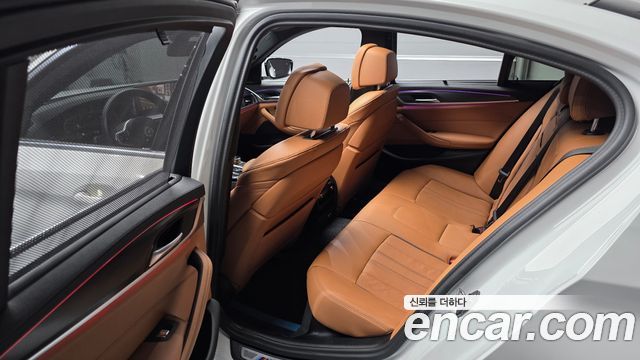 BMW 5-Series 2023 — photo 25