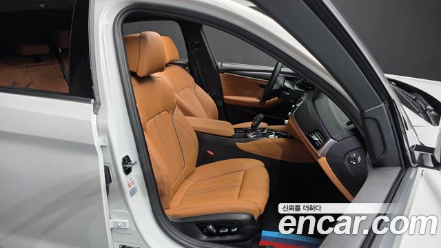 BMW 5-Series 2023 — photo 16