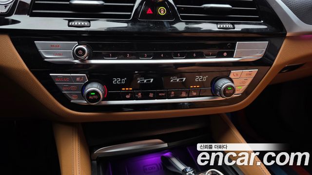 BMW 5-Series 2023 — photo 34