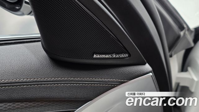 BMW 5-Series 2023 — photo 37
