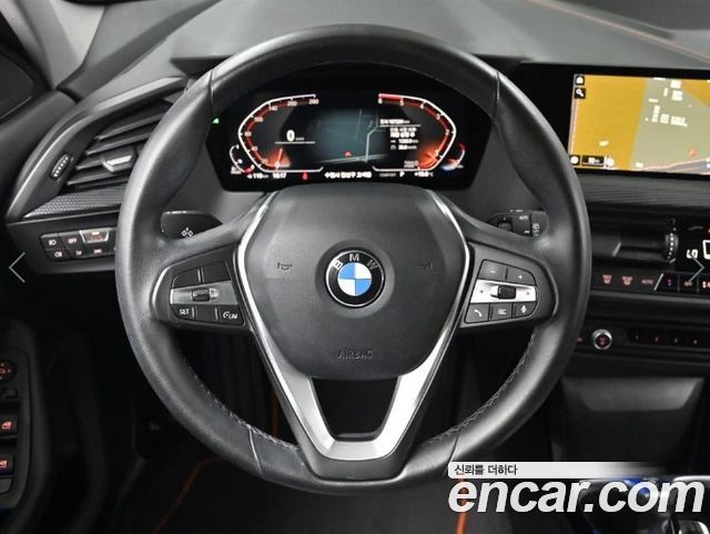BMW 1-Series 2020 — photo 13