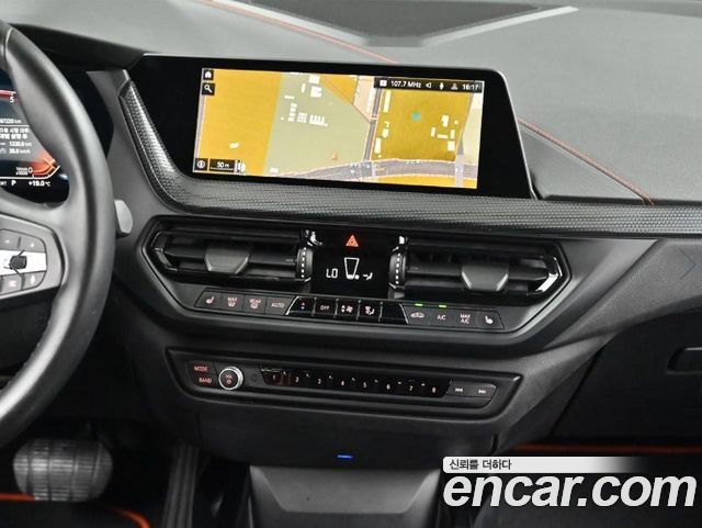 BMW 1-Series 2020 — photo 14
