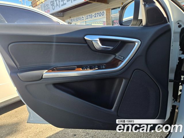 Volvo S60 2017 — photo 7
