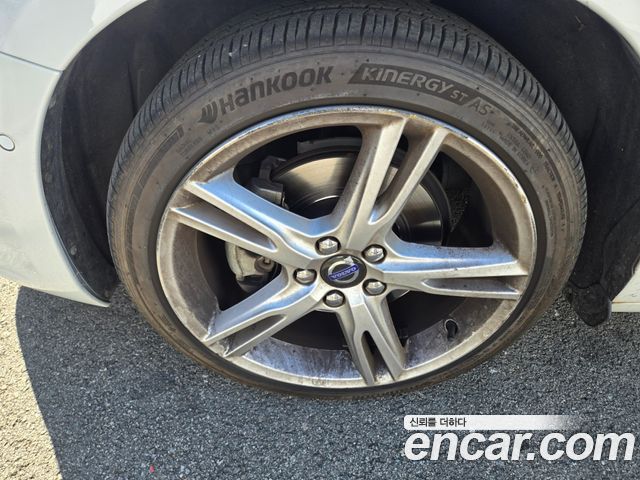 Volvo S60 2017 — photo 17