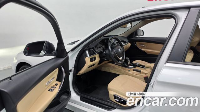 BMW 3-Series 2018 — photo 10