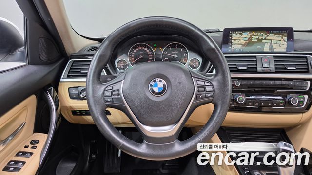 BMW 3-Series 2018 — photo 13