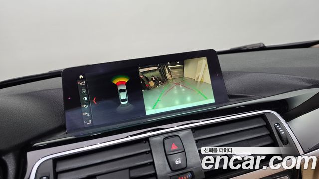 BMW 3-Series 2018 — photo 14