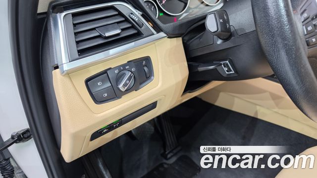BMW 3-Series 2018 — photo 19