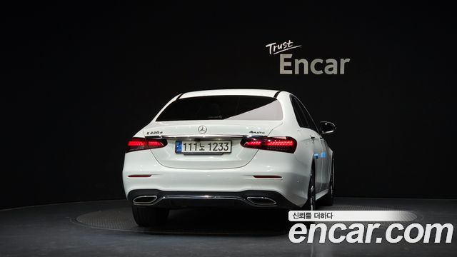 Mercedes-Benz E-Class 2021 — photo 4