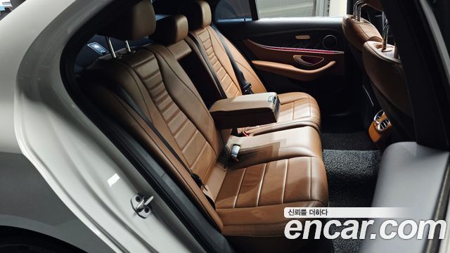 Mercedes-Benz E-Class 2021 — photo 17