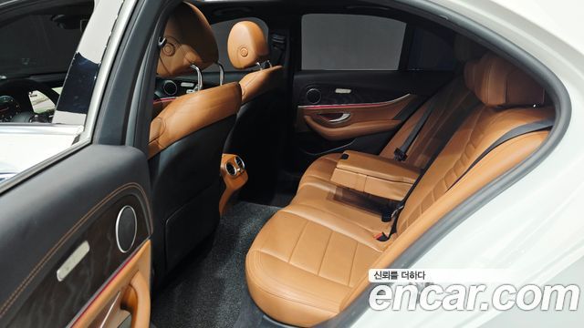 Mercedes-Benz E-Class 2021 — photo 18