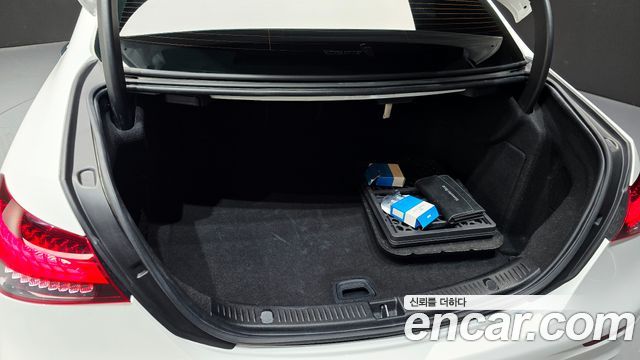 Mercedes-Benz E-Class 2021 — photo 24