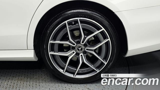 Mercedes-Benz E-Class 2021 — photo 7