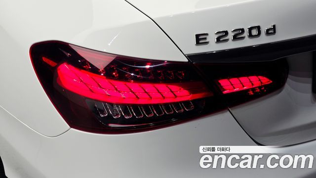 Mercedes-Benz E-Class 2021 — photo 9