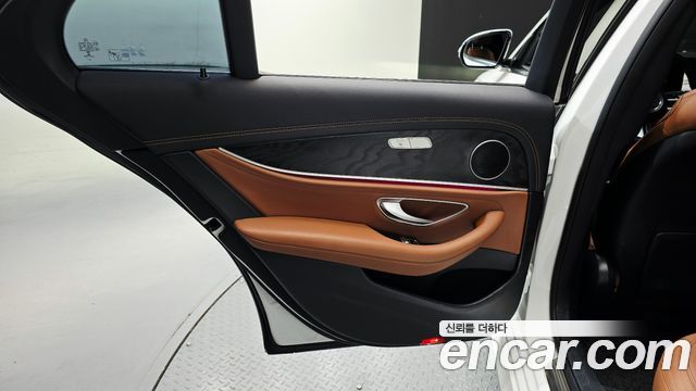Mercedes-Benz E-Class 2021 — photo 15