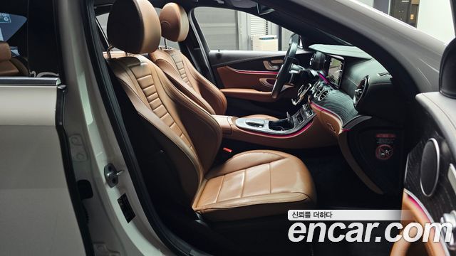 Mercedes-Benz E-Class 2021 — photo 16