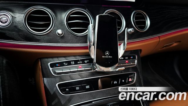 Mercedes-Benz E-Class 2021 — photo 30