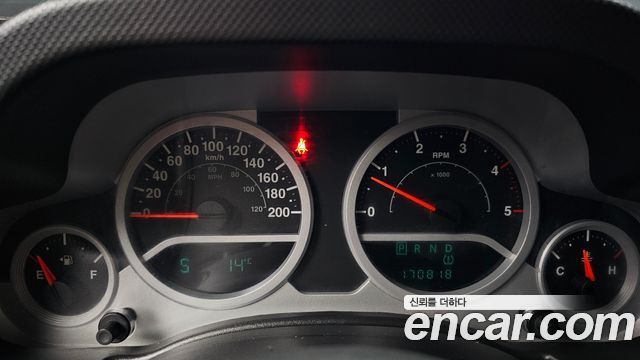 Jeep Wrangler 2010 — photo 8