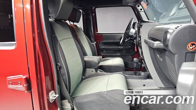 Jeep Wrangler 2010 — photo 12