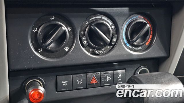 Jeep Wrangler 2010 — photo 16