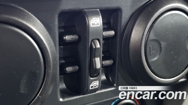 Jeep Wrangler 2010 — photo 17