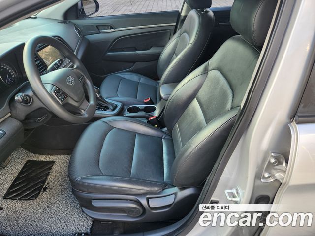 Hyundai AVANTE 2016 — photo 13