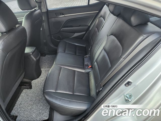 Hyundai AVANTE 2016 — photo 14
